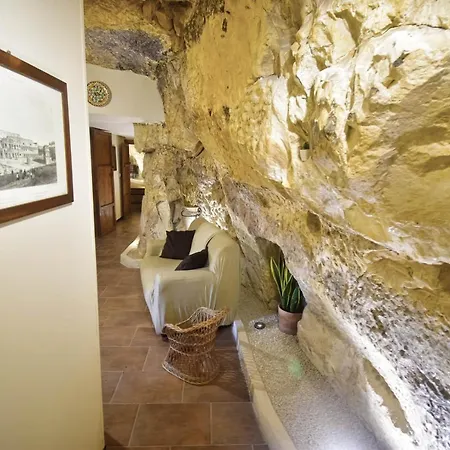 Domum In Petra Casa Nella Roccia Self Check - In Ferienhaus Modica