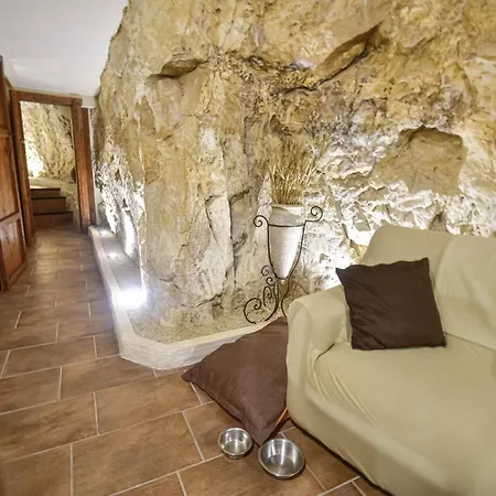 Domum In Petra Casa Nella Roccia Self Check - In Ferienhaus